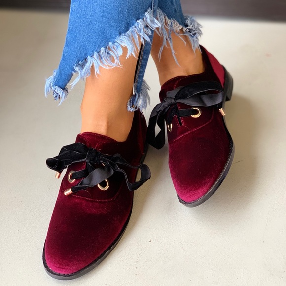 Big Eyelets Velvet Burgundy Boyfriend Oxford - Picture 2 of 8